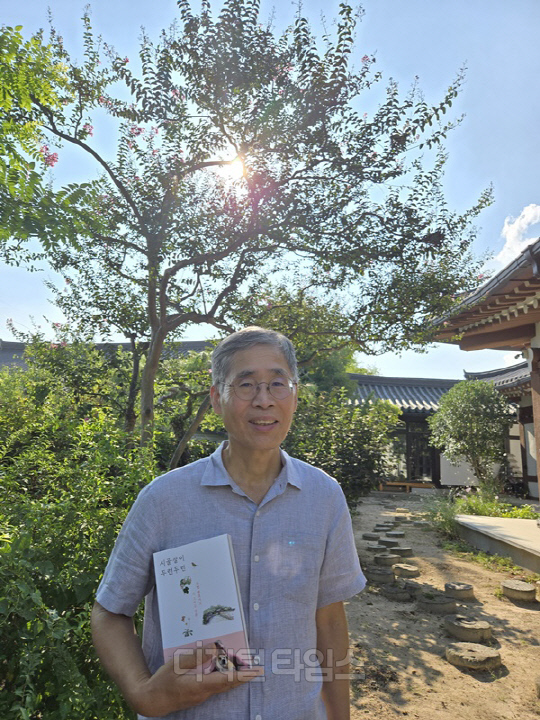 신평 변호사가 22일 디지털타임스와 인터뷰에서 자신이 생각하는 '행복의 조건'에 대해 허심탄회하게 털어놨다. <디지털타임스 DB>